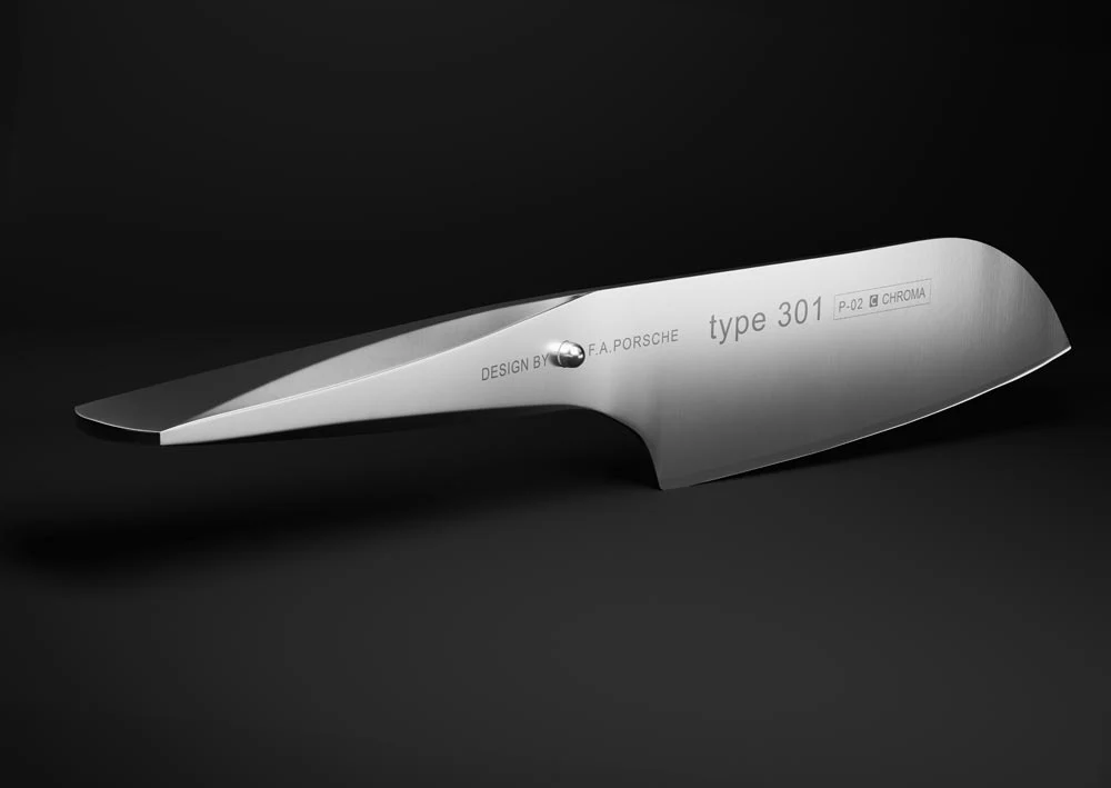 CHROMA Type 301 P-02: mânerul fațetat din inox și perla metalică de la trecerea dintre mâner și lamă